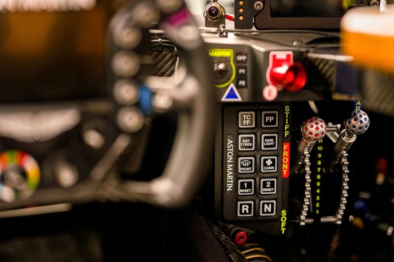 Aston Martin Valkyrie LM: ещё один трековый суперкар на базе гоночного спортпрототипа