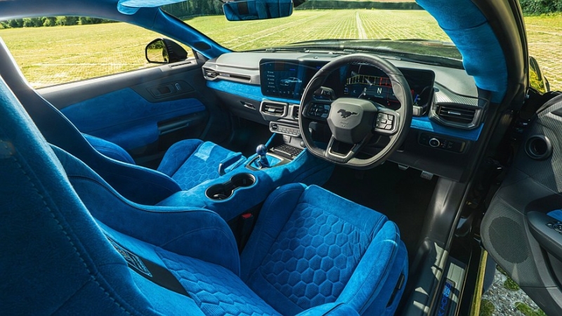 Ford Mustang Dark Horse от Clive Sutton: американская «лошадка» в британском тюнинге