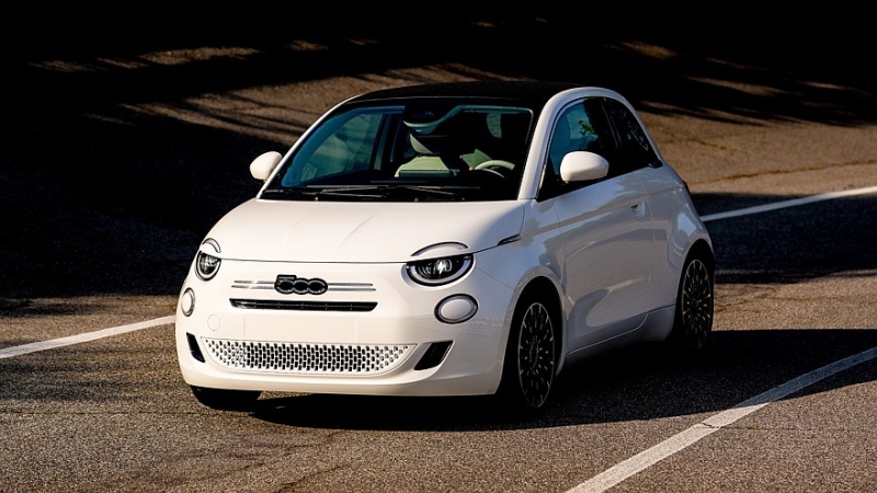 Итальянцы показали новый бензиновый Fiat 500 со старым мотором