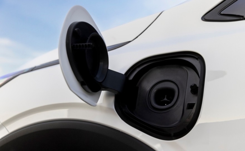 Новый бюджетный кроссовер Chevrolet Bolt будет не таким уж и новым: первые тизеры