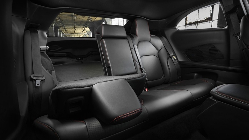 На американский рынок выходит новый бензиновый Dodge Charger